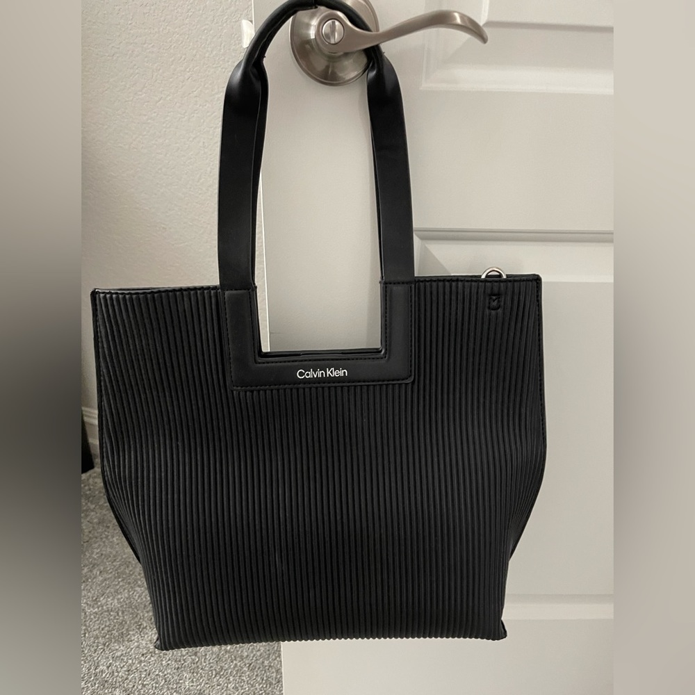 Calvin Klein Bette Ribbed Tote